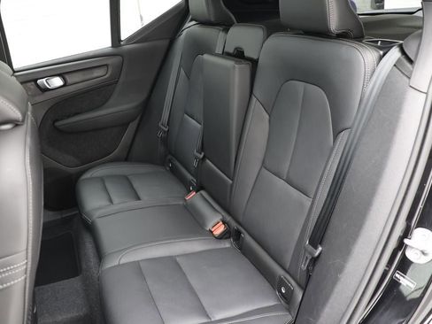 Used 2025 Volvo XC40 B5 Core AWD/4WD image 11