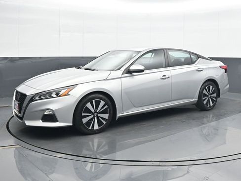Used 2022 Nissan Altima 2.5 SV image 2