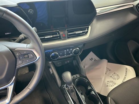 Used 2024 Chevrolet TrailBlazer LT w/ LT Cold Weather Package FWD image 4