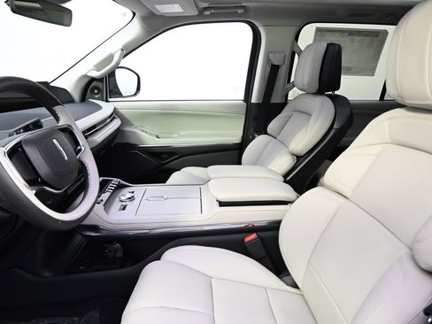New 2026 Lincoln Navigator Reserve AWD/4WD image 13