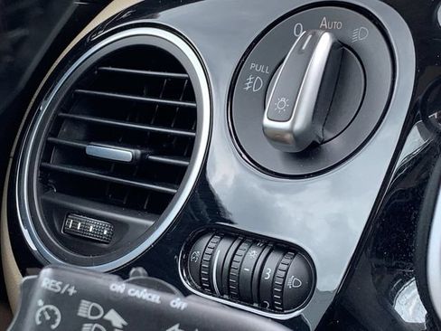Used 2018 Volkswagen Beetle 2.0T SE FWD image 15