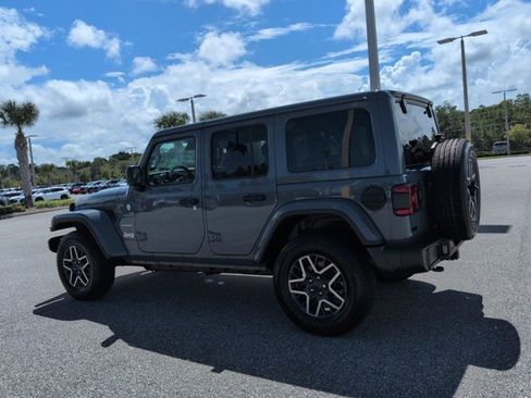 Used 2024 Jeep Wrangler Unlimited Sahara w/ Technology Group AWD/4WD image 7