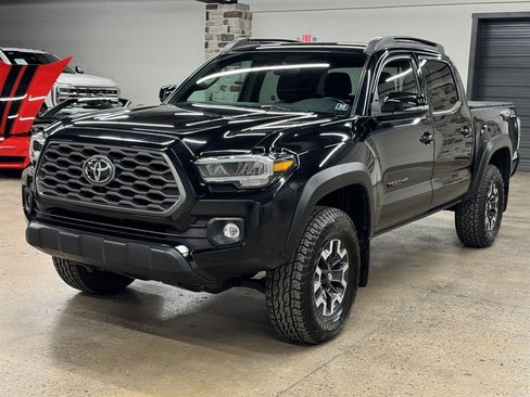Used 2023 Toyota Tacoma TRD Off-Road w/ Technology Package image 3