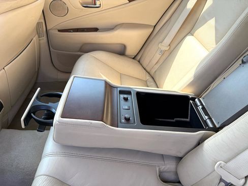 Used 2011 Lexus LS 460 Luxury image 30