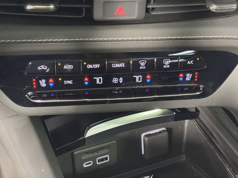 Used 2023 Buick Envision Avenir image 26