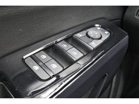 Used 2022 Nissan Pathfinder SV image 19