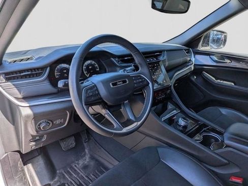 Used 2023 Jeep Grand Cherokee Altitude AWD/4WD image 13