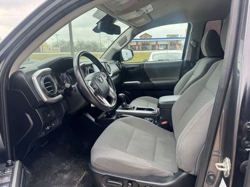 Used 2020 Toyota Tacoma SR5 image 8