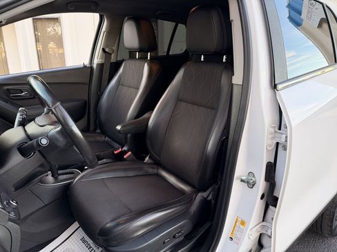 Used 2017 Chevrolet Trax LT w/ LT Convenience Package image 13