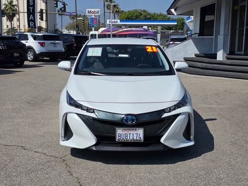 Used 2021 Toyota Prius Prime XLE image 2