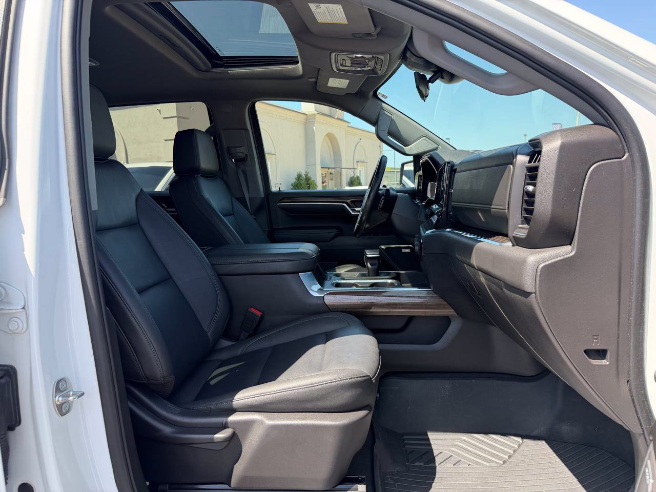 Used 2024 Chevrolet Silverado 1500 LT Trail Boss w/ Convenience Package II AWD/4WD image 21