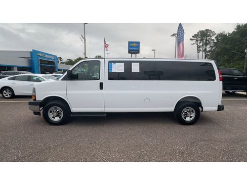 Used 2025 Chevrolet Express 3500 LT w/ LT Preferred Equipment Group RWD image 5