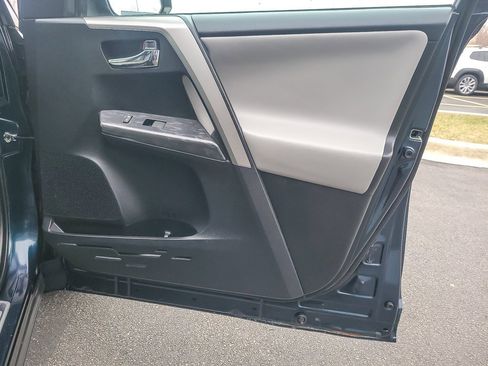 Used 2017 Toyota RAV4 Platinum image 21