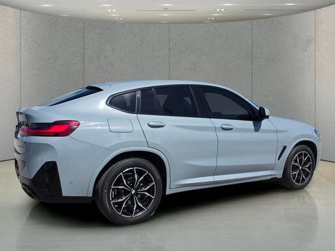 Used 2023 BMW X4 xDrive30i w/ M Sport Package AWD/4WD image 4