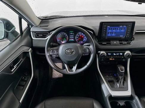 Used 2021 Toyota RAV4 XLE Premium image 25