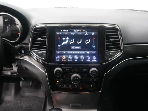 Used 2021 Jeep Grand Cherokee Limited w/ Sun & Sound Group RWD image 23