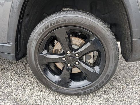 Used 2023 Jeep Grand Cherokee L Laredo image 20