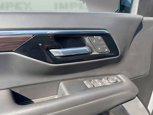 Used 2025 Chevrolet Tahoe LT AWD/4WD image 29