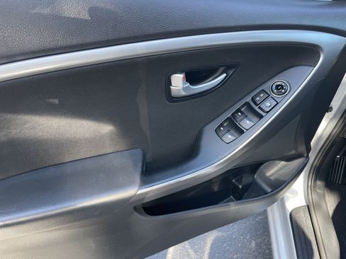 Used 2016 Hyundai Elantra GT FWD image 11