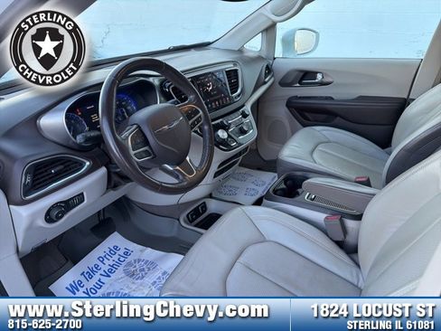 Used 2019 Chrysler Pacifica Touring-L Plus w/ Advanced Safetytec Group image 10
