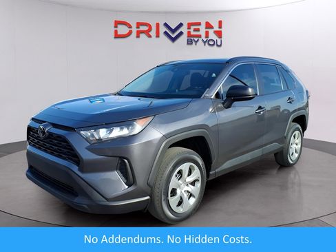 Used 2021 Toyota RAV4 LE image 1