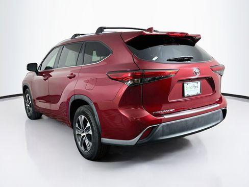 Used 2023 Toyota Highlander XLE FWD image 5