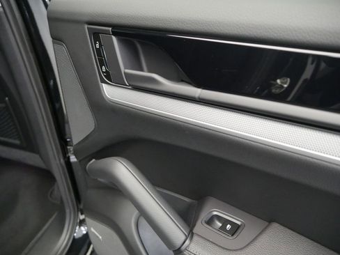 Certified 2024 Porsche Cayenne image 31
