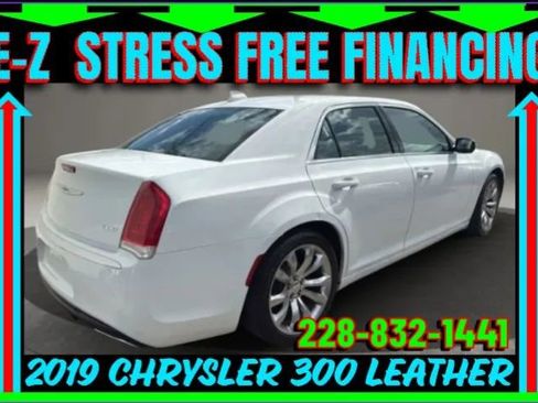 Used 2019 Chrysler 300 Limited image 18