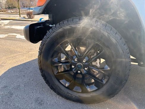 Used 2024 Jeep Wrangler Unlimited Sahara w/ Technology Group image 27