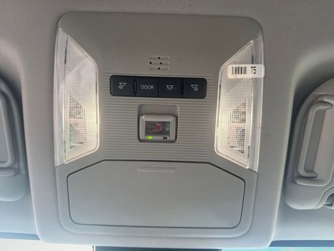 Used 2025 Toyota RAV4 XLE AWD/4WD image 27