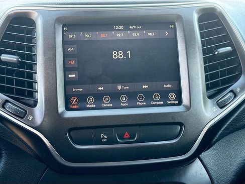 Used 2019 Jeep Cherokee Trailhawk image 29