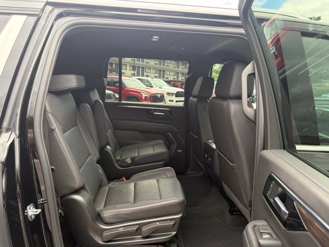 Used 2025 Chevrolet Suburban LT w/ Comfort Package AWD/4WD image 29