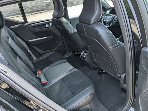 Used 2021 Volvo XC40 T5 R-Design w/ Protection Package AWD/4WD image 25
