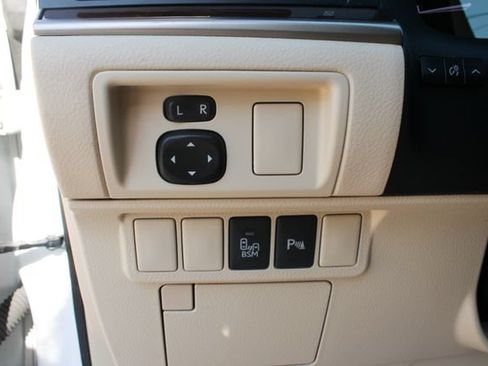 Used 2013 Lexus ES 350 w/ Luxury Pkg FWD image 16