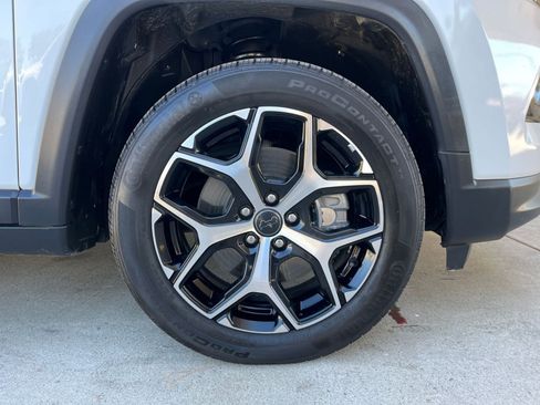 Used 2025 Jeep Compass Limited image 30