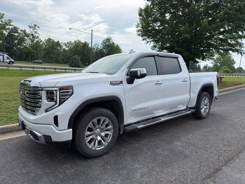 Used 2024 GMC Sierra 1500 Denali w/ Technology Package AWD/4WD image 3