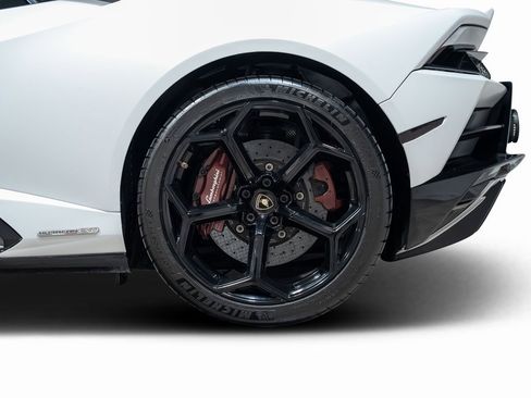 Used 2020 Lamborghini Huracan EVO image 29
