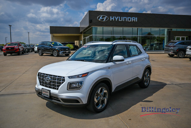 Certified 2025 Hyundai Venue SEL FWD image 1
