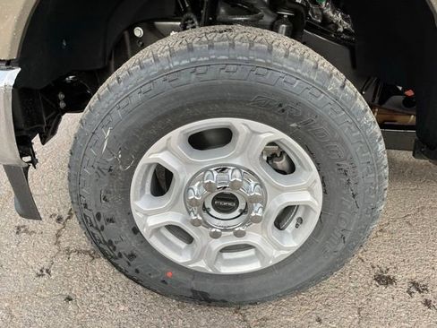 New 2026 Ford F250 XLT w/ FX4 Off-Road Package image 9