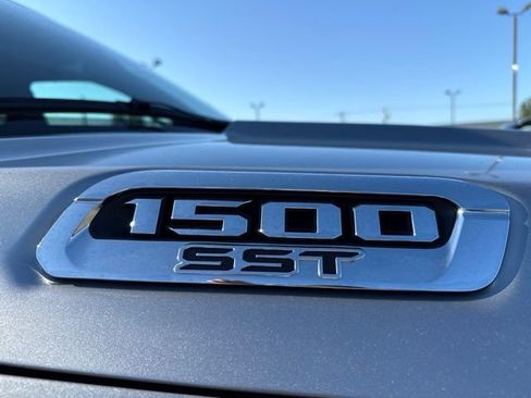 Used 2025 RAM 1500 Laramie AWD/4WD image 10