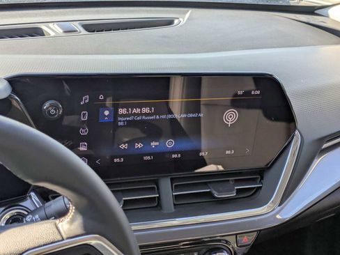 Used 2025 Chevrolet Trax ACTIV w/ Sunroof Package image 30