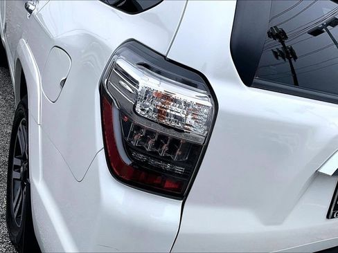 Used 2022 Toyota 4Runner Limited AWD/4WD image 41