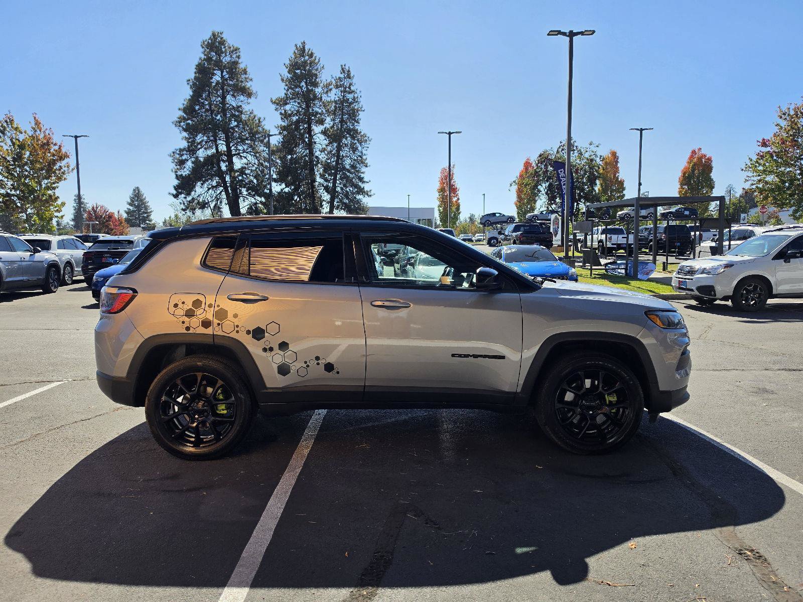Used 2023 Jeep Compass Latitude w/ Convenience Group AWD/4WD image 8