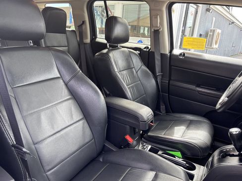 Used 2017 Jeep Patriot High Altitude image 34