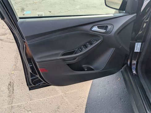 Used 2017 Ford Focus SE FWD image 14