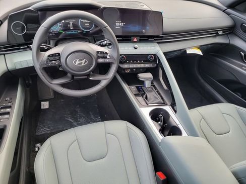 New 2025 Hyundai Elantra Limited FWD image 33