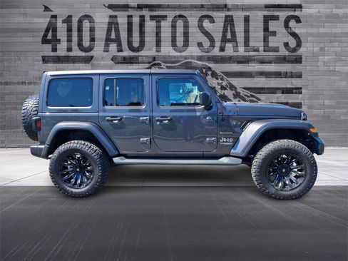 Used 2018 Jeep Wrangler Unlimited Sahara w/ Uconnect 4C Nav & Sound Group AWD/4WD image 2