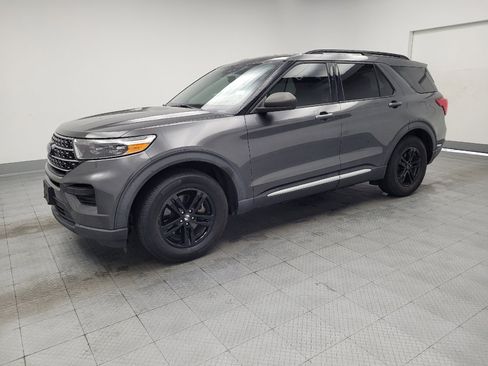 Used 2020 Ford Explorer XLT RWD image 2