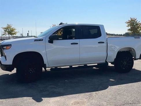 Used 2023 Chevrolet Silverado 1500 Custom Trail Boss w/ LPO, Dark Essentials Package image 27