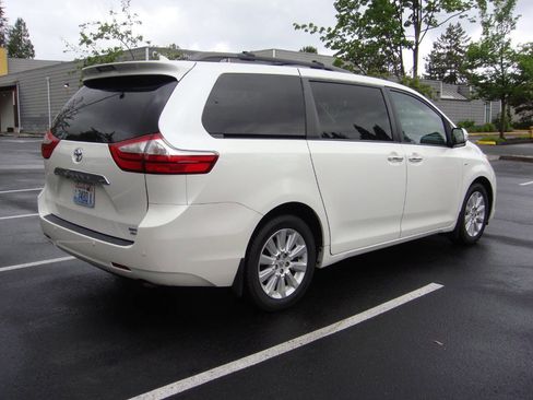 Used 2016 Toyota Sienna Limited Premium w/ Outdoor Package AWD/4WD image 7